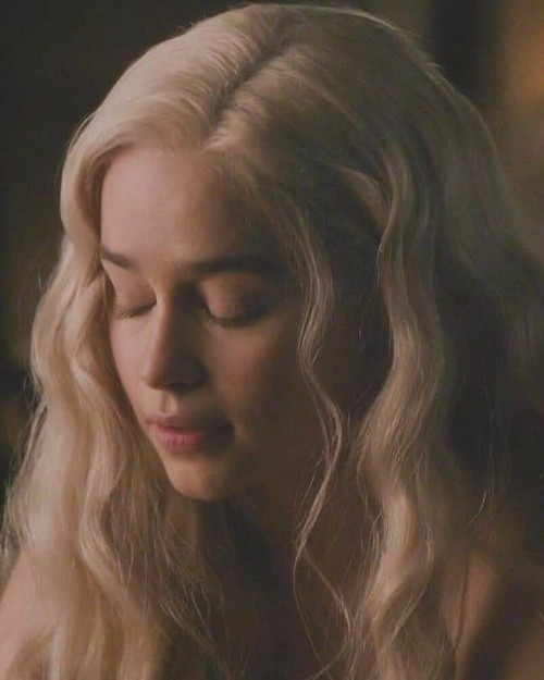 Emilia-Clarke-74020.jpg