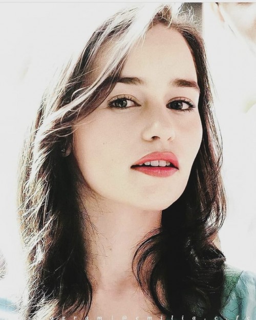 Emilia-Clarke-74137.jpg