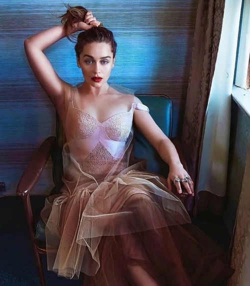 Emilia-Clarke-74372.jpg