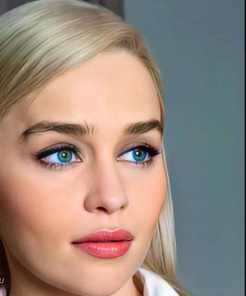 Emilia-Clarke-74392.jpg