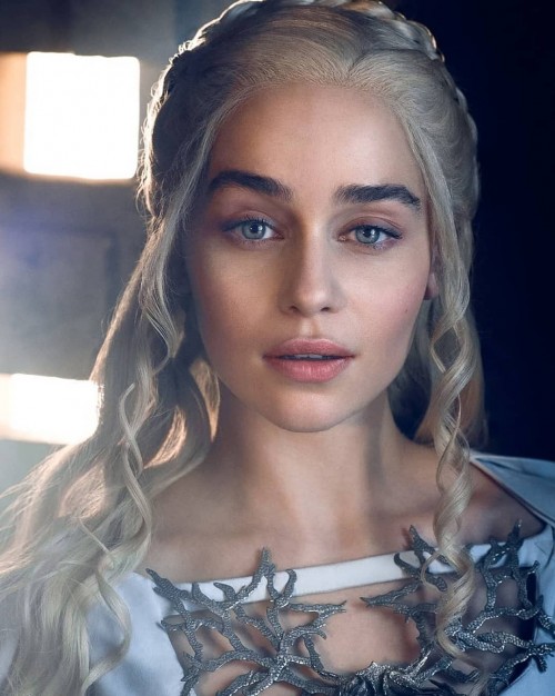 Emilia-Clarke-74411.jpg