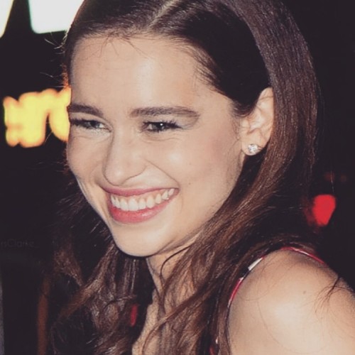 Emilia-Clarke-76749f8901ef8a4b7e9fb.jpg