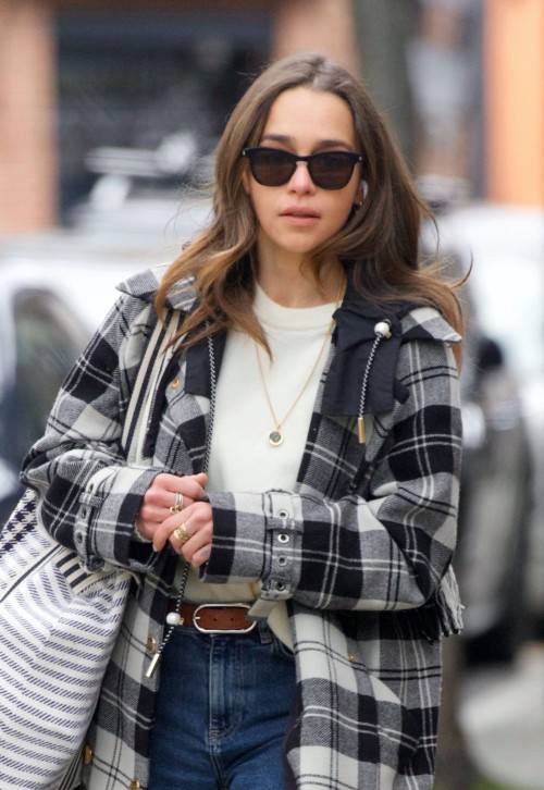 Emilia-Clarke-76772f07c2b5c09ffee64.jpg