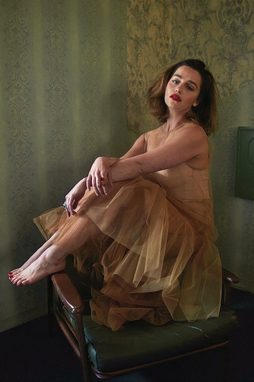 Emilia-Clarke-768301543d17838c021e8.jpg