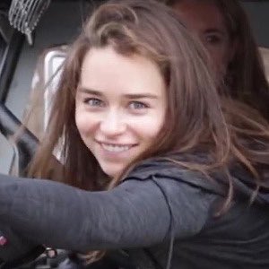 Emilia-Clarke-768378001472da7d2df14.jpg