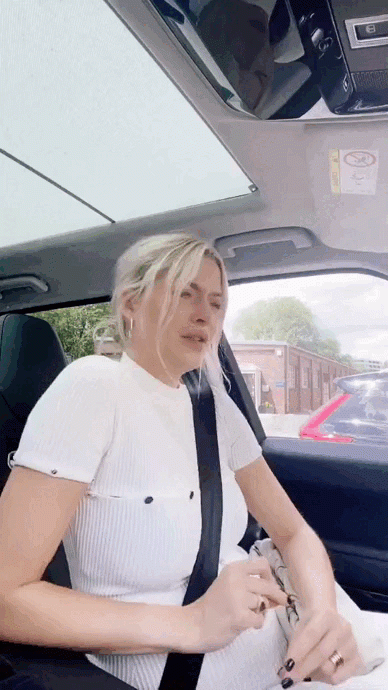 Big-Boobs---Snaptik_6838825846065696006_lena-gercke.gif