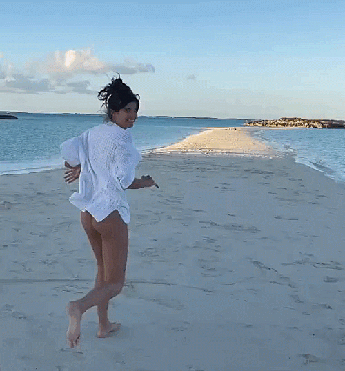 Bikini.gif