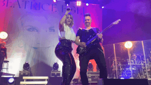 vlc-record-2022-05-17-20h30m56s-Beatrice-Egli-Munchen-2022-Circus-Krone---Verboten-gut.mp4.gif