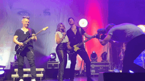 vlc-record-2022-05-17-20h33m01s-Beatrice-Egli-Munchen-2022-Circus-Krone---Verboten-gut.mp4.gif