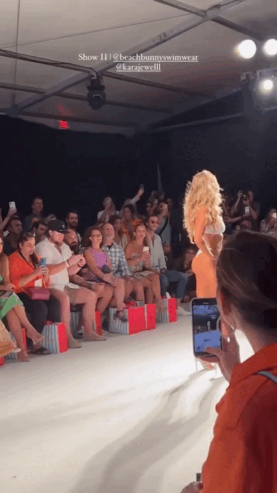 vlc-record-2022-07-16-19h09m20s-beach-bunny.mp4.gif
