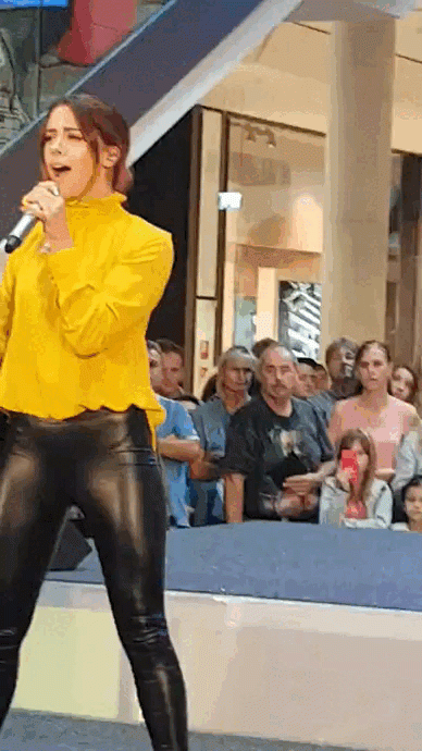 Vanessa-Mai-in-Wien.gif