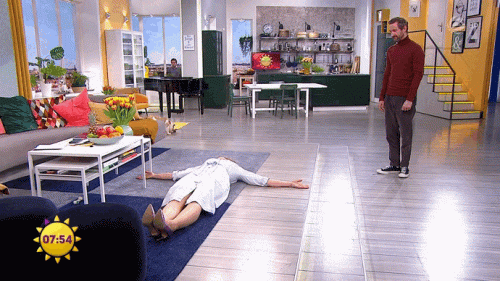 vlc-record-2022-09-21-12h18m29s-Karen-Heinrichs---04.02.2021---leggy-nylon-heels.gif