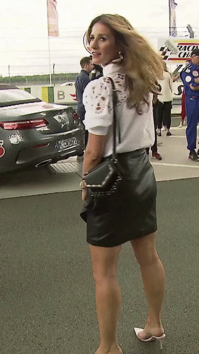 Mareile Hoppner leggy im Ledermini 05.09.2019 01