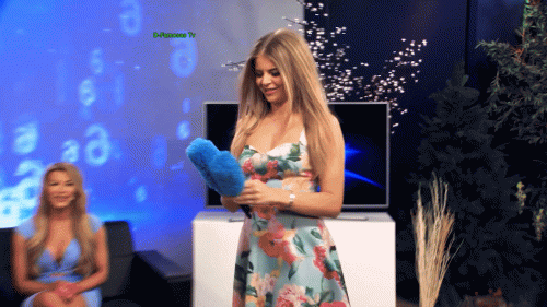 upskirt.gif