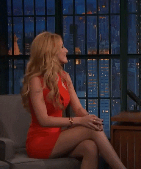 Bella-Thorne-Seth-Meyers-2015.gif