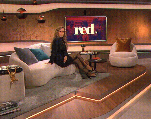 Annemarie-Carpendale.gif
