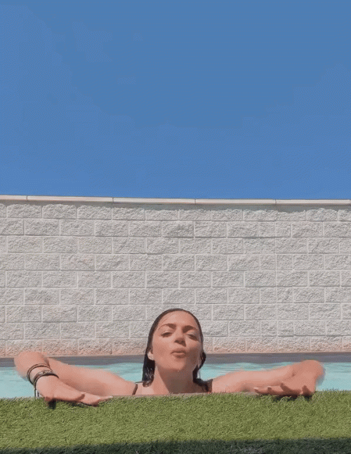 top-bikini.gif